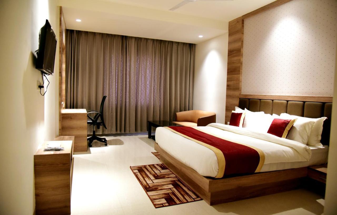 Hotel Crystal Grand Haldwani Bagian luar foto