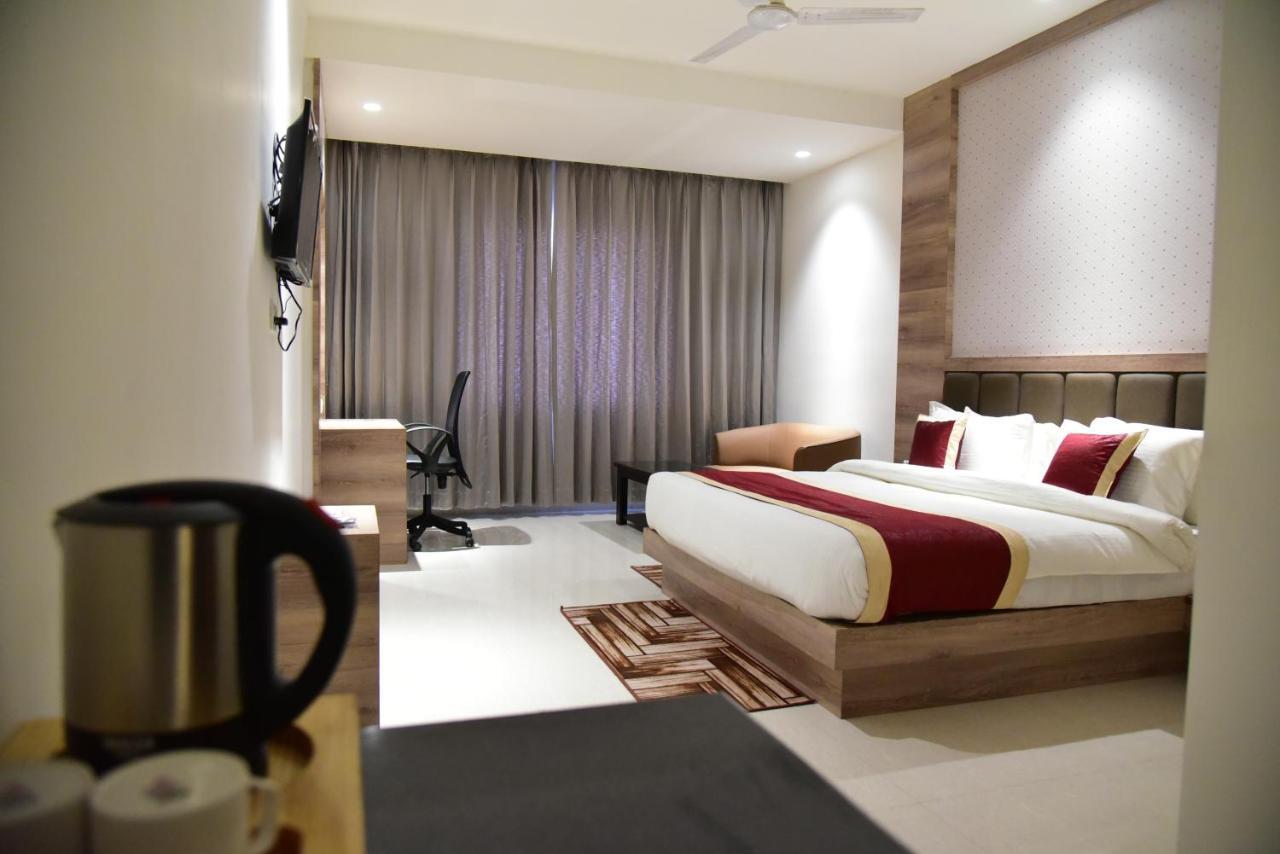 Hotel Crystal Grand Haldwani Bagian luar foto