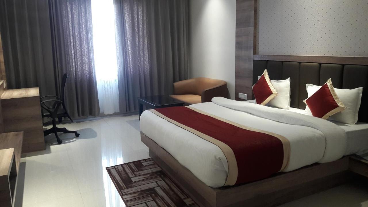 Hotel Crystal Grand Haldwani Bagian luar foto