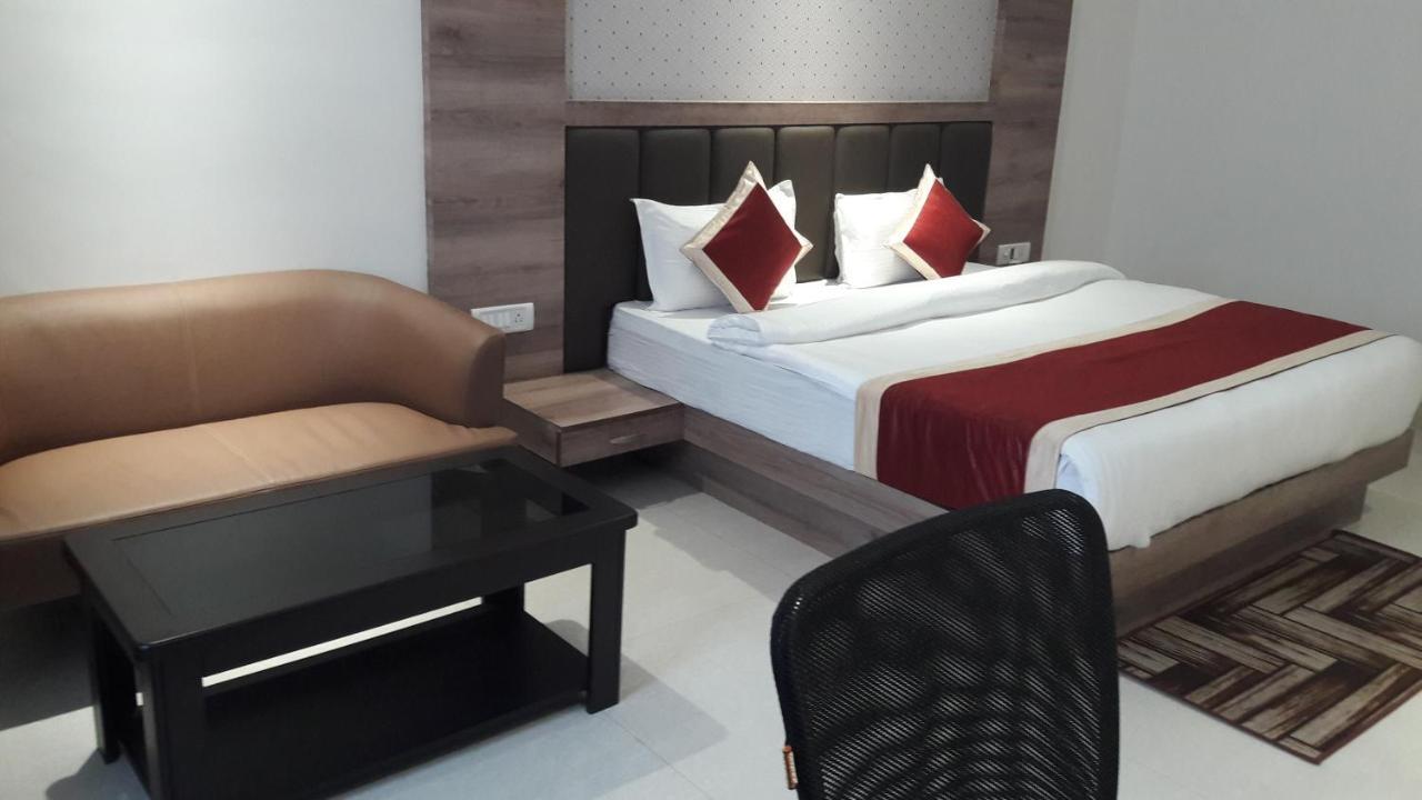Hotel Crystal Grand Haldwani Bagian luar foto