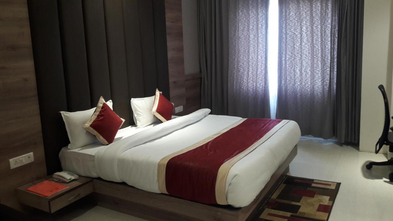 Hotel Crystal Grand Haldwani Bagian luar foto