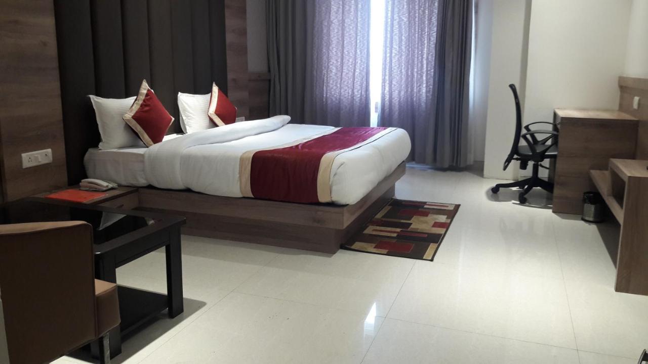Hotel Crystal Grand Haldwani Bagian luar foto