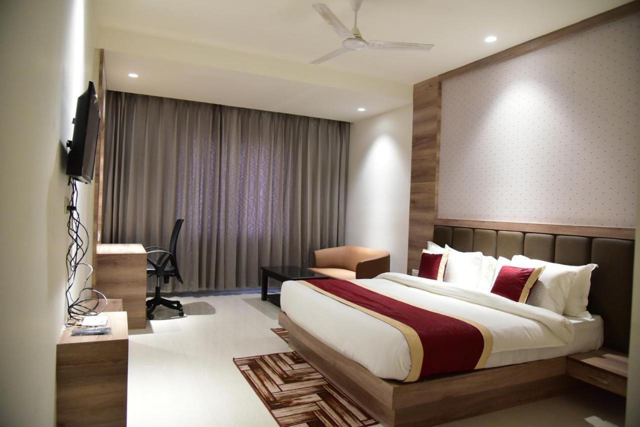Hotel Crystal Grand Haldwani Bagian luar foto
